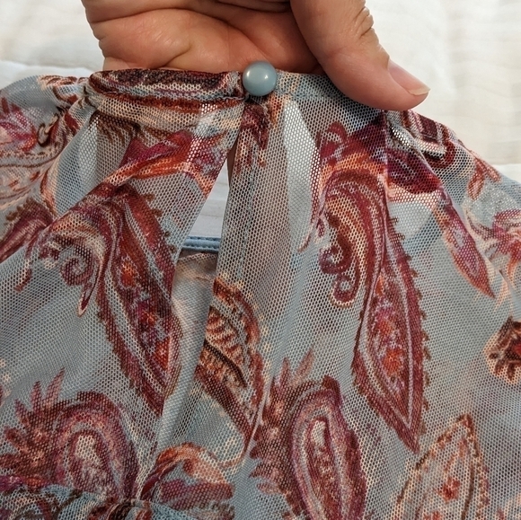 Apt. 9 sleeveless top with slightly sheer shoulder panel size small - Picture 10 of 10